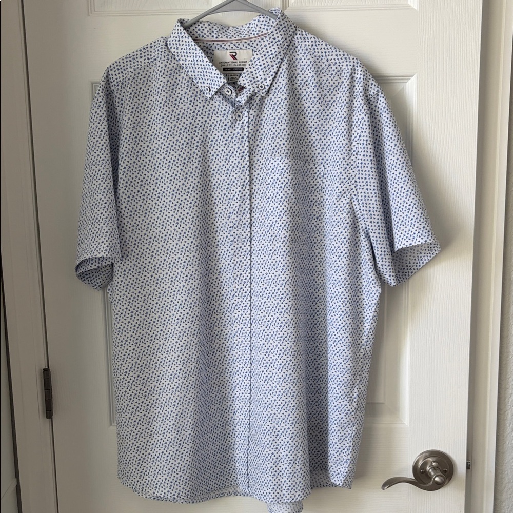 Light Short-Sleeve Button-Down Shirt with Micro Print Floral